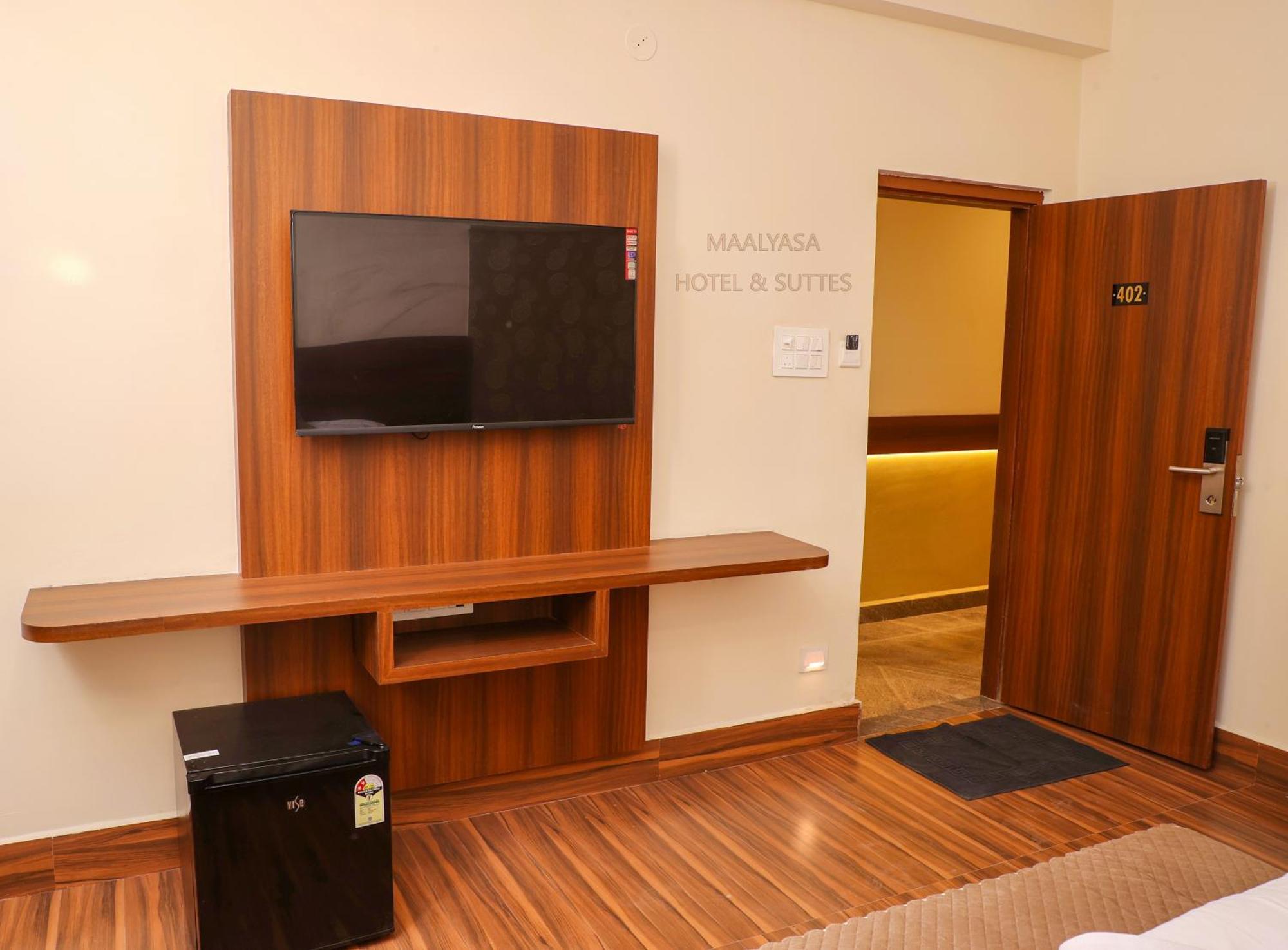 Maalyasa Hotel And Suites Гайдарабад Екстер'єр фото